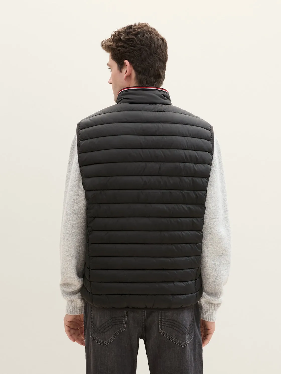LIGHTWEIGHT VEST